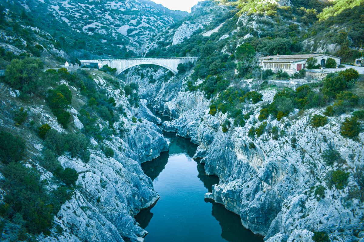Gorges et rivière au cœur de la nature en Ardèche